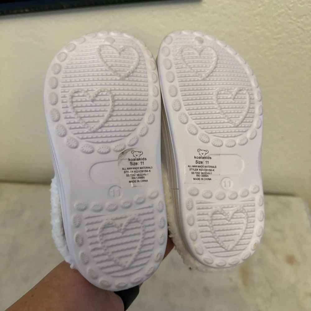 Koala‎ Fleece Lined White Clogs w/ Heart Vent Butterfly Jibets  Child Size 11
